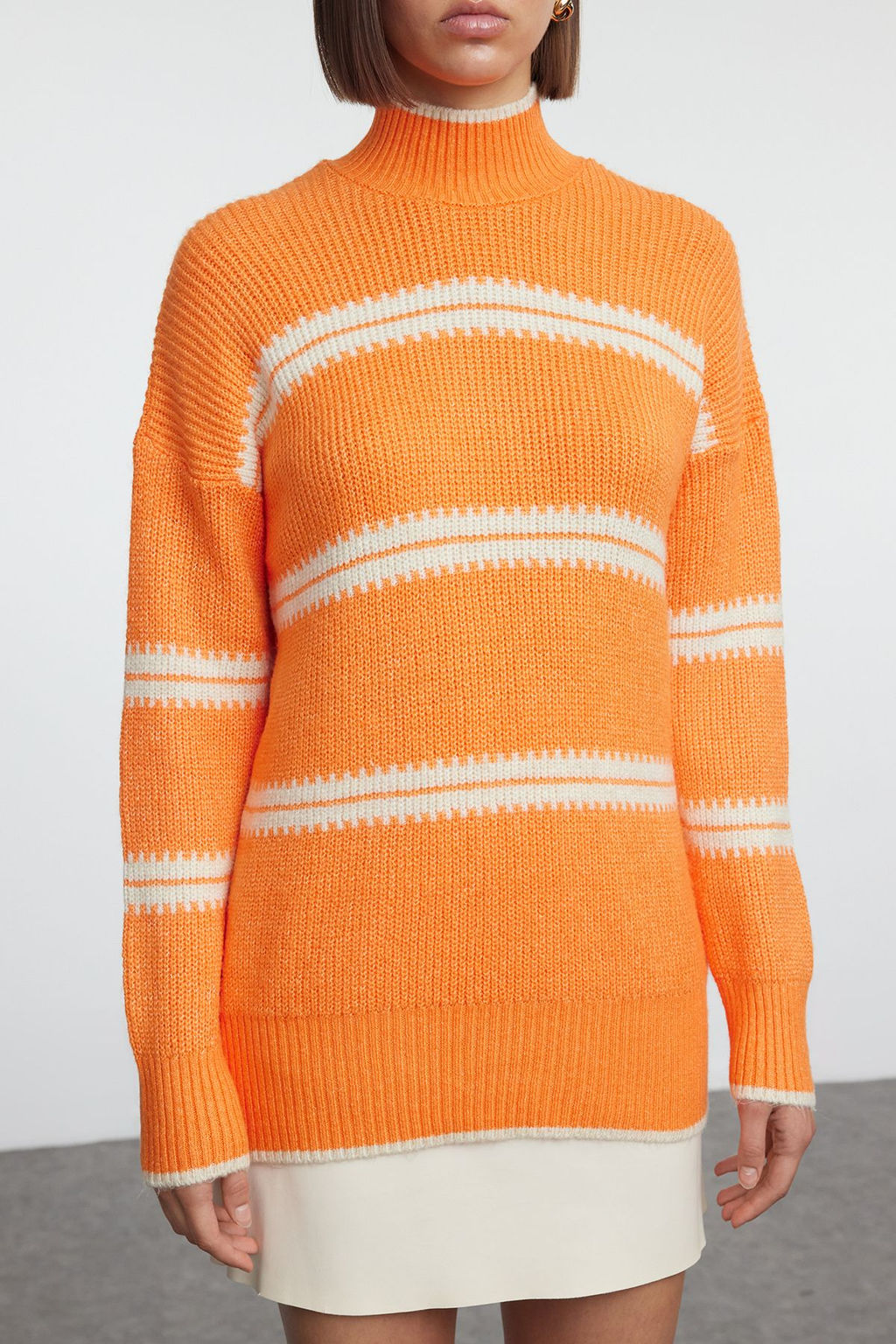 Turuncu Yumusak Dokulu Genis Kal?p Cizgili Bal?kc? Yaka Triko Kazak TWOAW25KZ00236