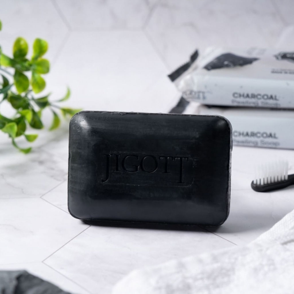 Jigott Мыло-скраб для лица и тела с древесным углем / Charcoal Scrub Soap, 150 г