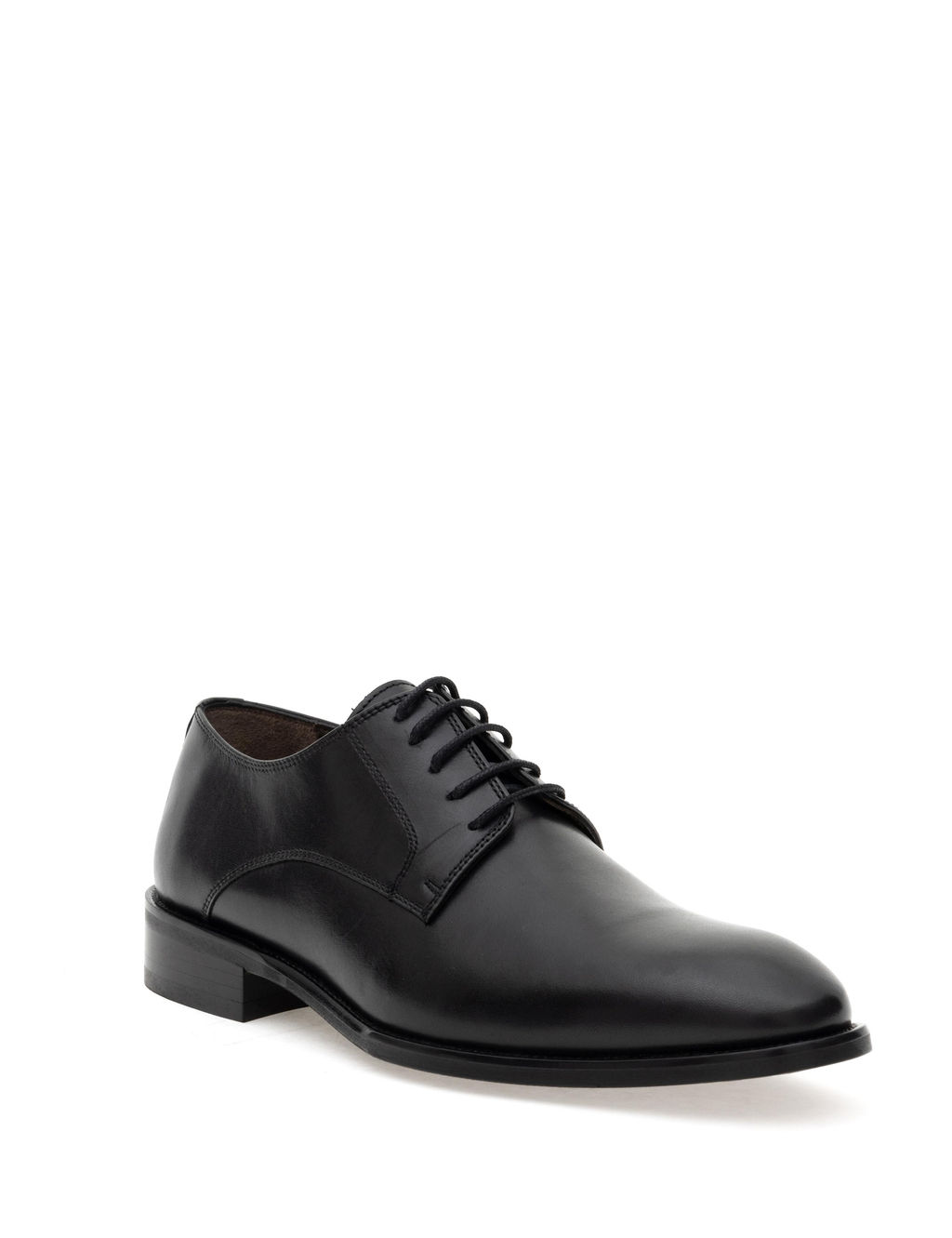 Черные классические туфли