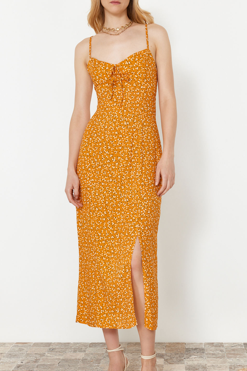 Turuncu Cicek Desenli Duz Kesim Y?rtmac Detayl? Viskon Midi Dokuma Elbise TWOSS23EL02085