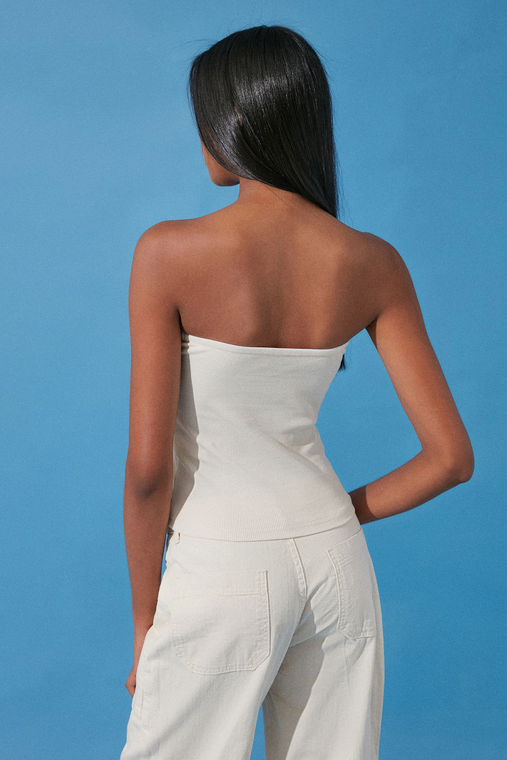 Tas Fitilli Straplez Yaka Dokuma Garnili Vucuda Oturan Pamuklu Esnek Crop Orme Bluz TWOSS24BZ00361