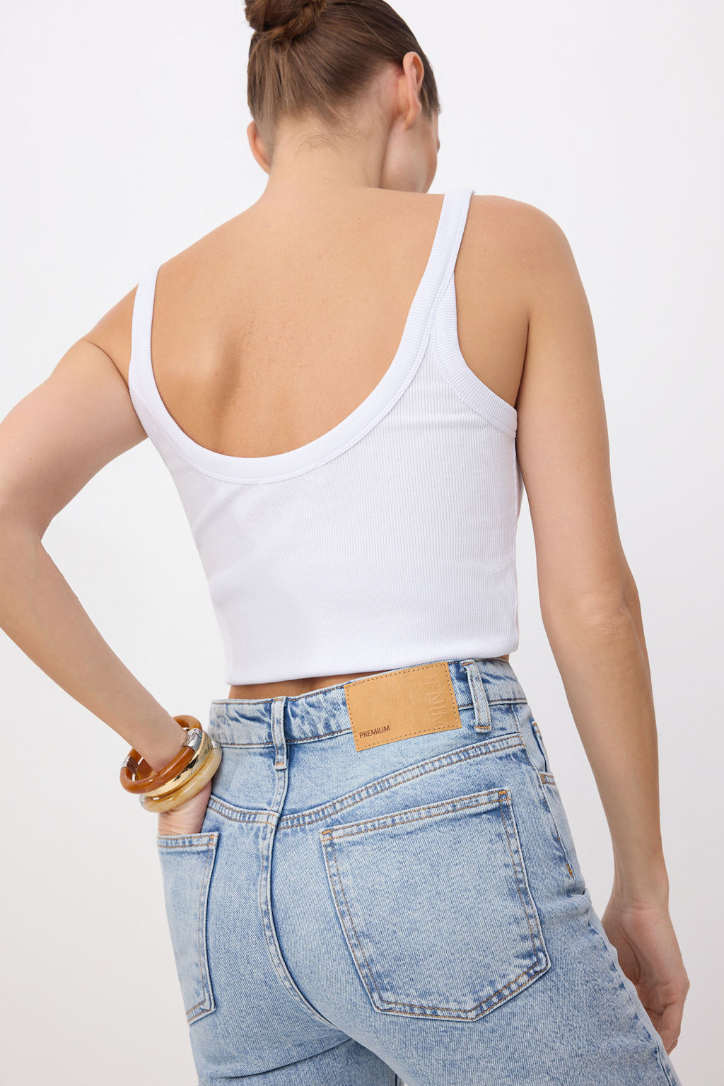 Koyu Mavi Yuksek Bel Az Esnek Mom Jeans TWOSS26JE00113 - Trendyolmilla фото 16