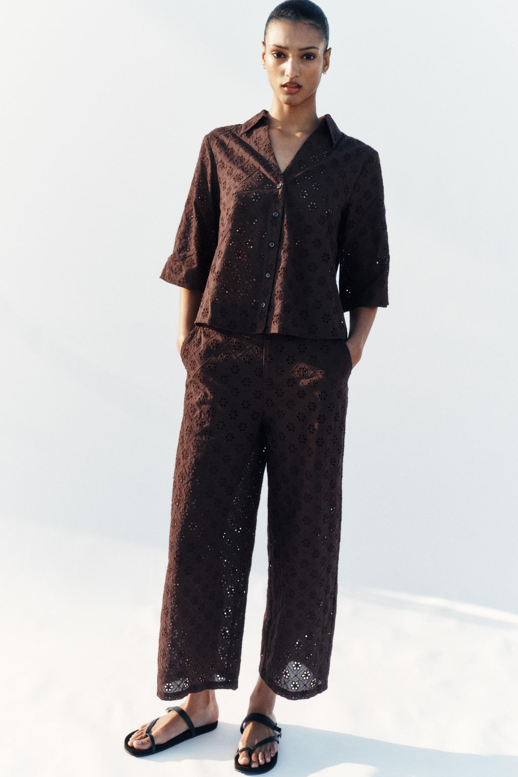 PANTAL?N CULOTTE BORDADOS PERFORADOS / Marr?n