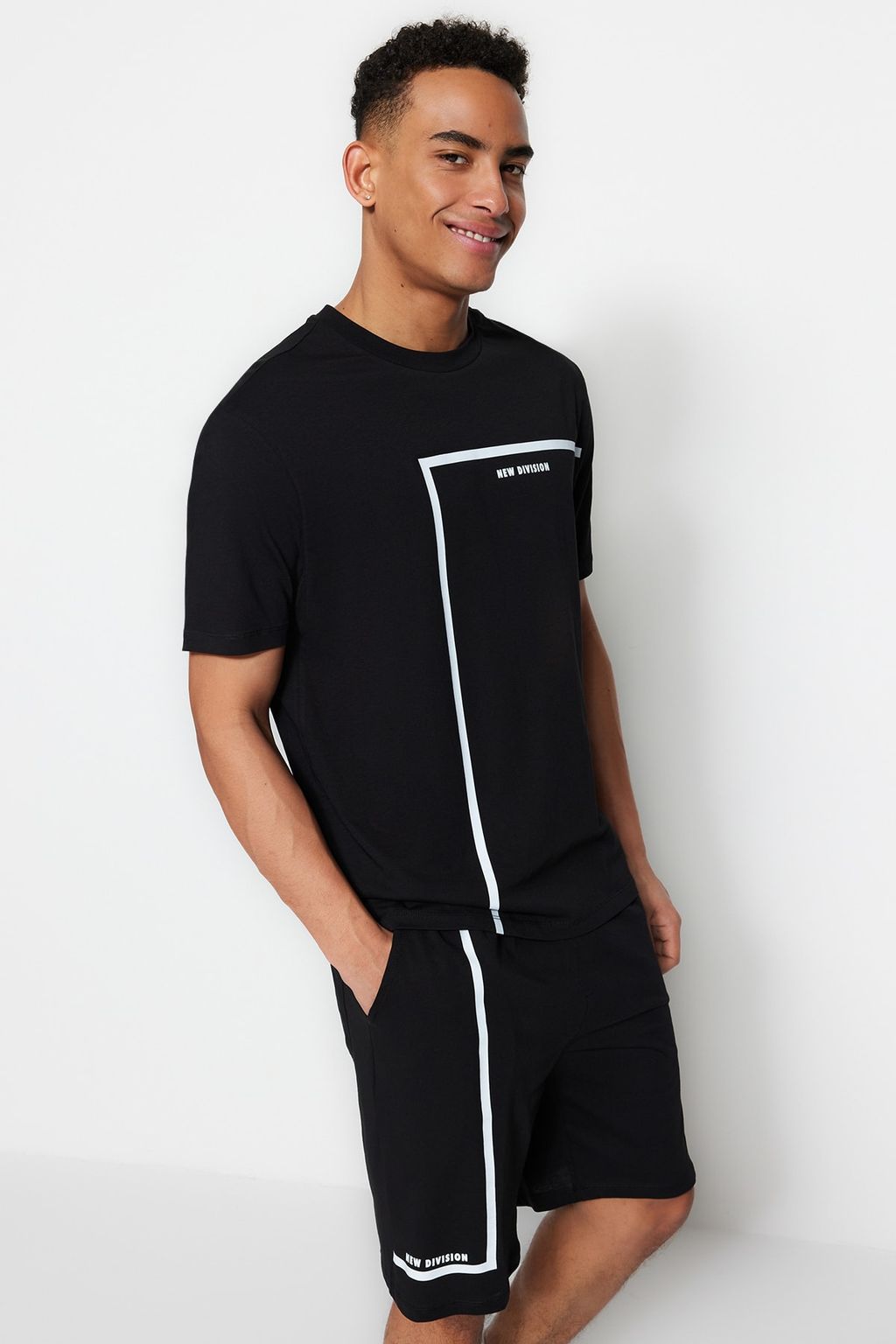 TRENDYOL MAN Siyah Regular Fit Bisiklet Yaka Bask?l? Sortlu Pijama Tak?m? TMNSS23PT00017 - Trendyolmilla фото 13