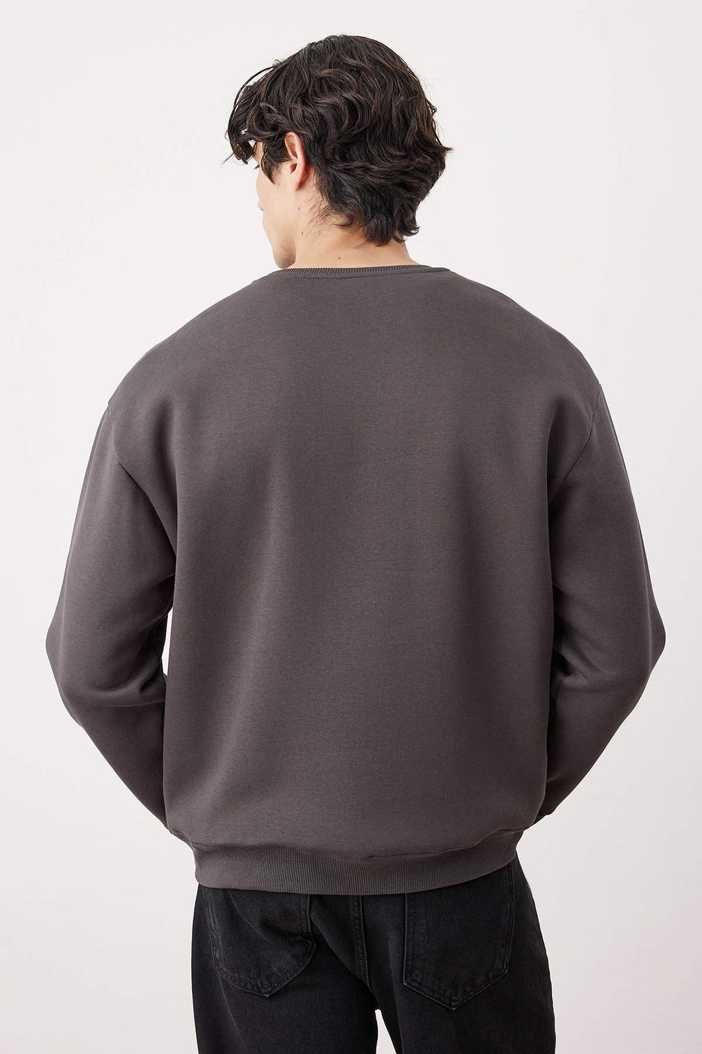 Antrasit Oversize/Genis Kesim Pamuklu Basic Ici Polarl? Kal?n Nak?sl? Sweatshirt TMNAW25SW00011