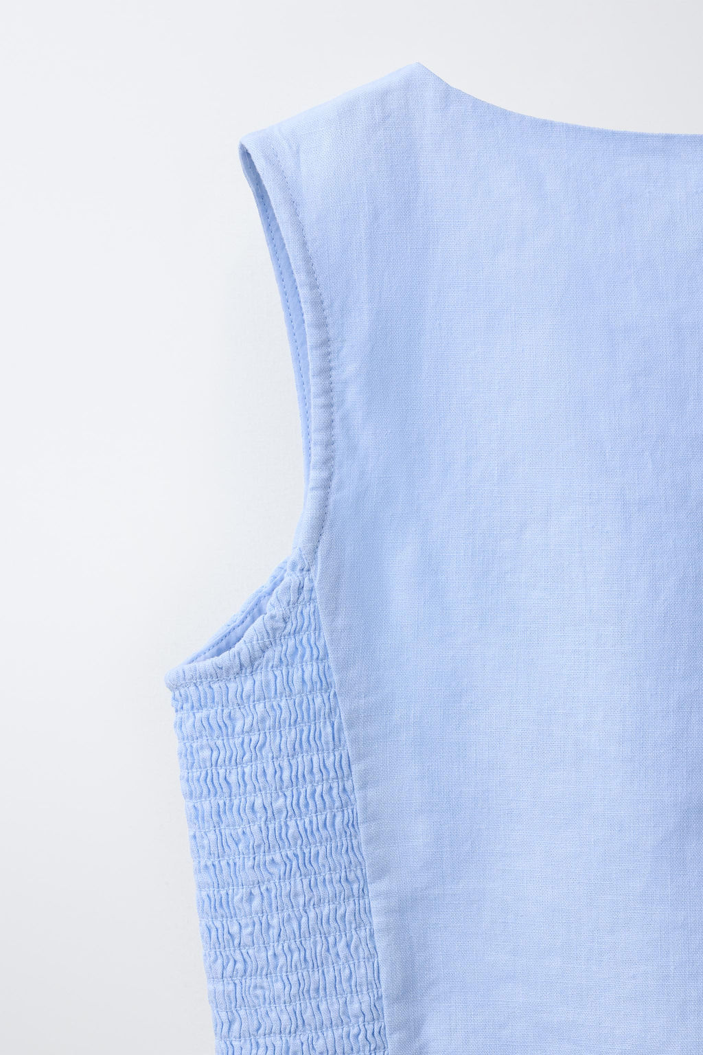 CHALECO NIDO DE ABEJA CON LINO / Azul cielo