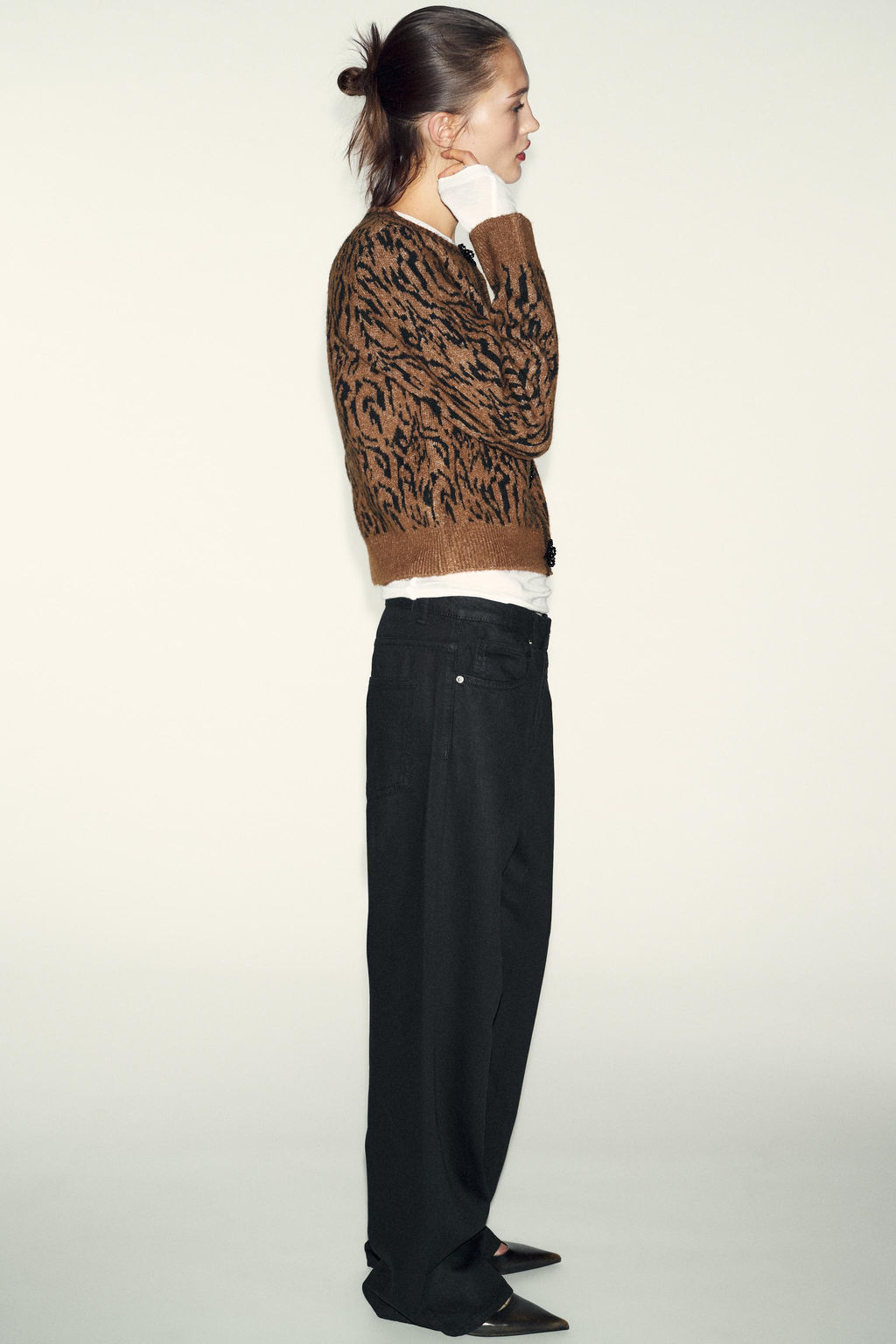 ANIMAL JACQUARD CARDIGAN