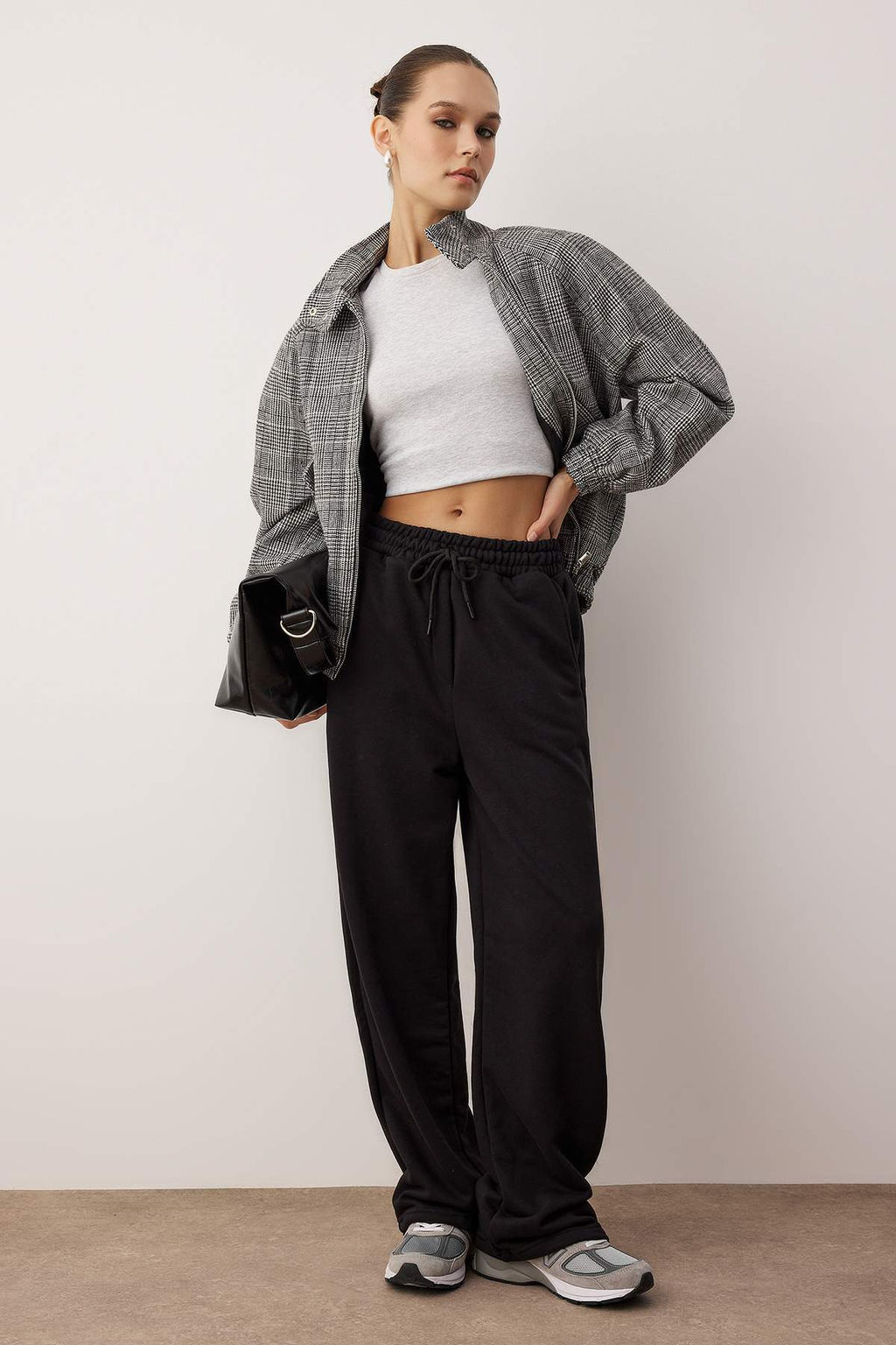 Siyah Beli Lastikli Basic Jogger Kordonlu Orme Esofman Alt? TWOAW26EA00016 - Trendyolmilla фото 6