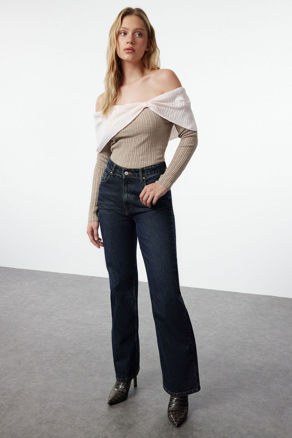 Siyah Carmen Yaka Renk Bloklu Fitted/Vucudu Saran Triko Kazak TWOAW25KZ00170 - Trendyolmilla фото 7