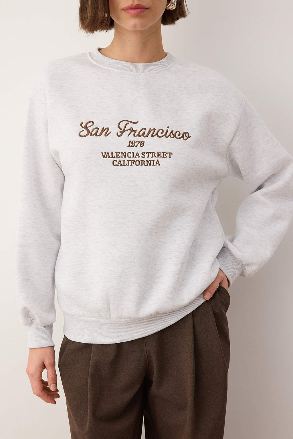 Gri Melanj Slogan Nak?sl? Bisiklet Yaka Orme Sweatshirt TWOAW26SW00219 - Trendyolmilla фото 3