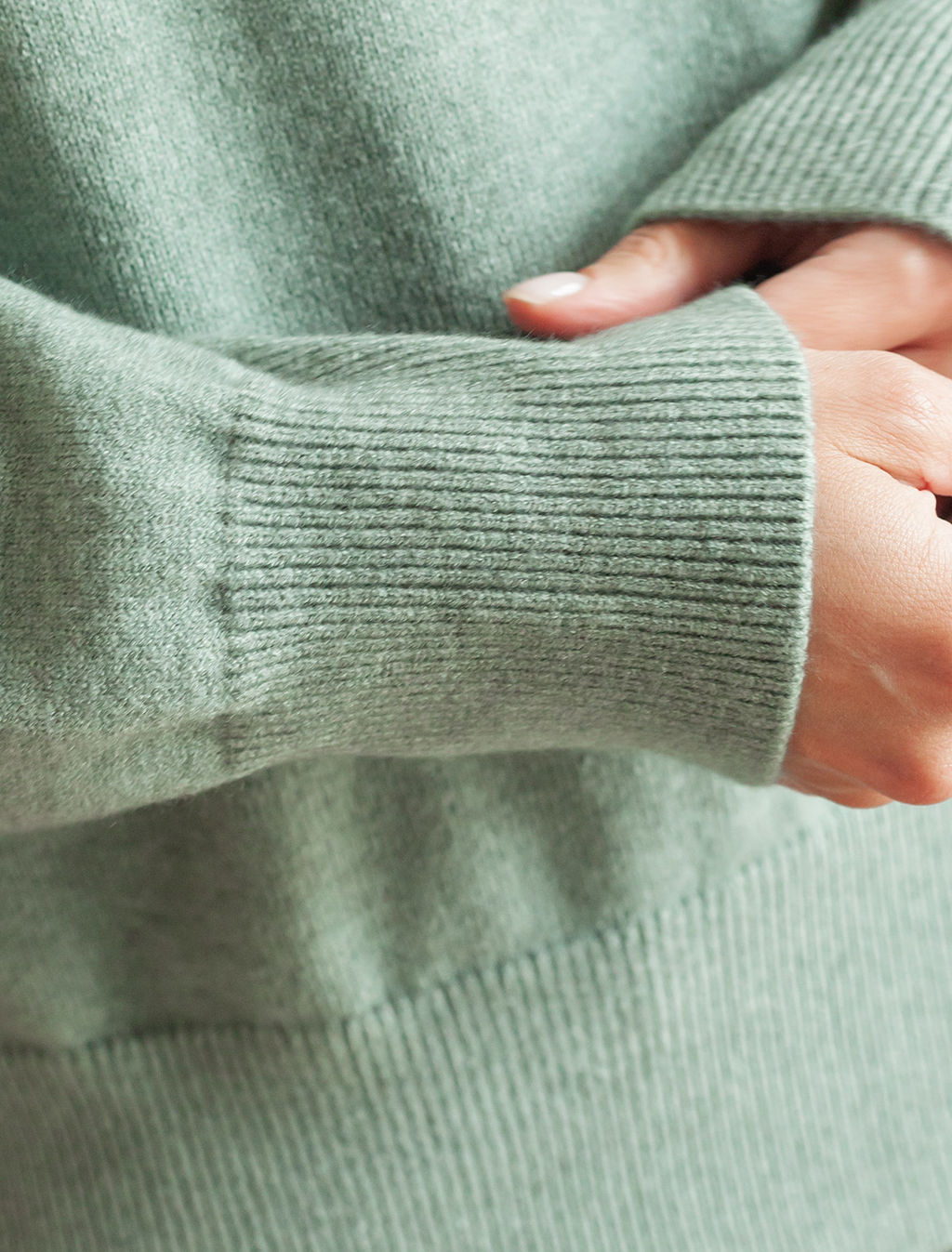 Свитер Vilatte D34.206 из пряжи с кашемиром светло-оливковый меланж  фото 3