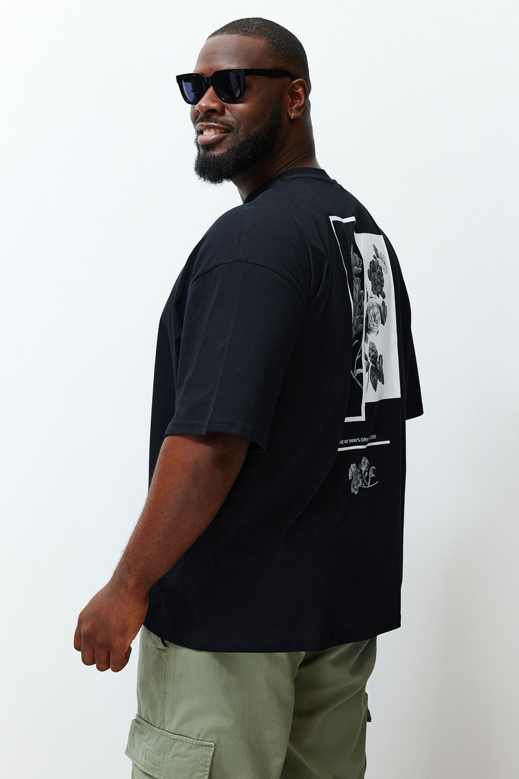 TRENDYOL MAN Siyah Buyuk Beden Oversize/Genis Kesim Rahat Cicek Bask?l? %100 Pamuklu T-Shirt TMNSS23TS00136 - Trendyolmilla фото 7