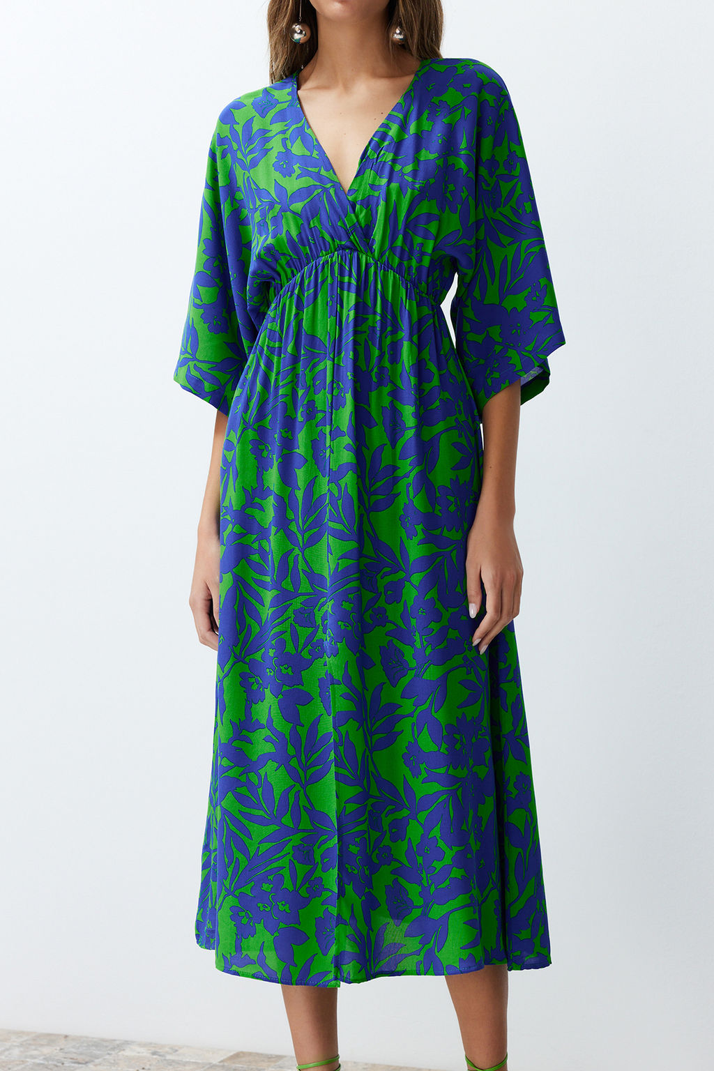 Mavi Cicek Desenli A Kesim Kruvaze Yaka Midi Dokuma Elbise TWOSS24EL00913