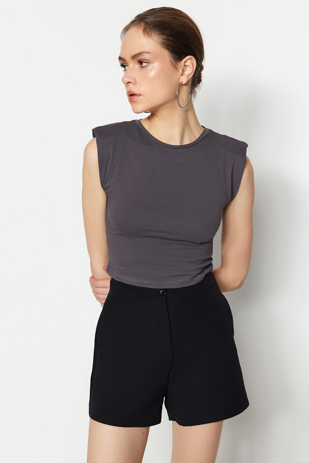 Trendyolmilla Siyah Vatkal? Fitted/Vucuda Oturan Bisiklet Yaka Crop Esnek Orme Bluz TWOSS23BZ00251  фото 13