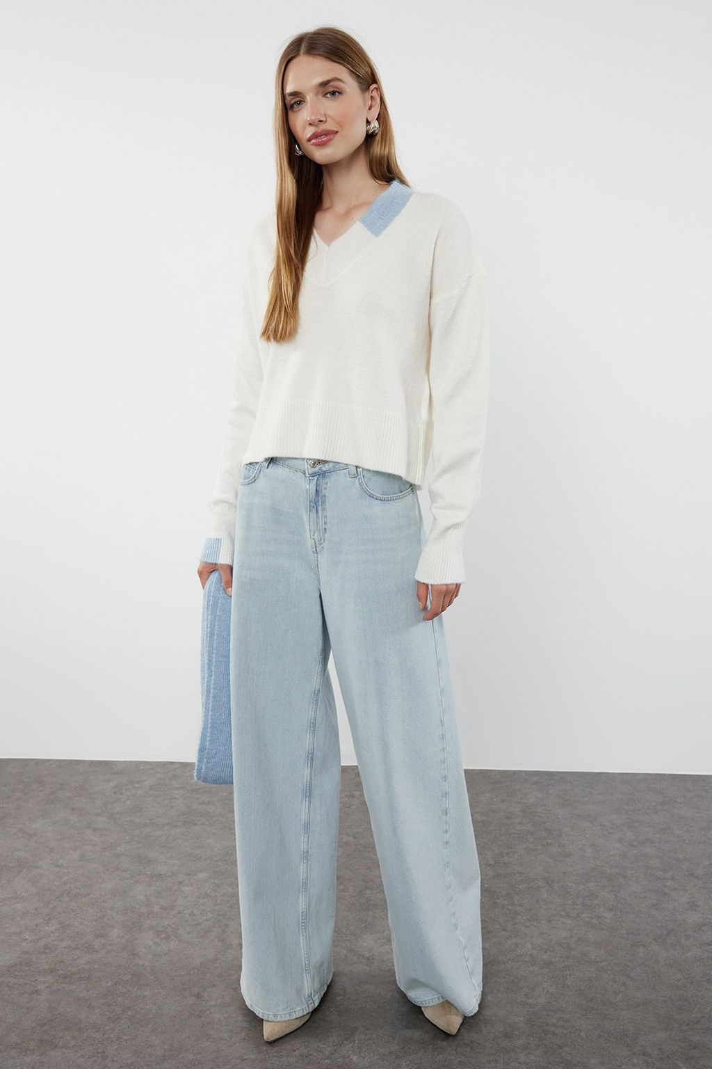 Ekru Yumusak Dokulu Atk?l? Triko Kazak TWOAW25KZ00205