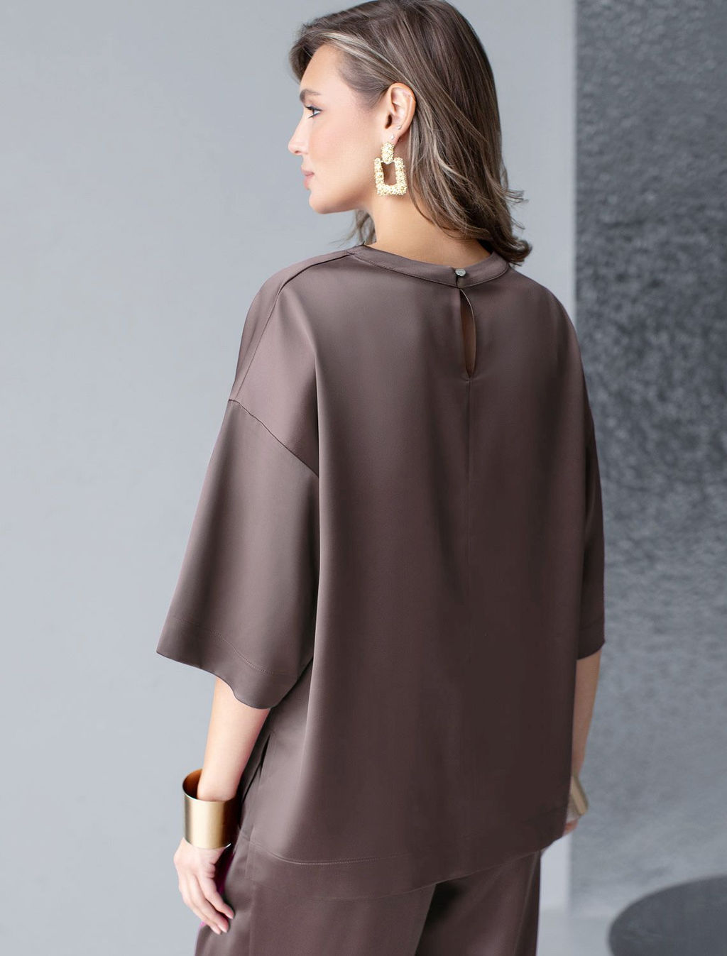 Блузка свободная из струящегося плотного сатина - Vilatte фото 3