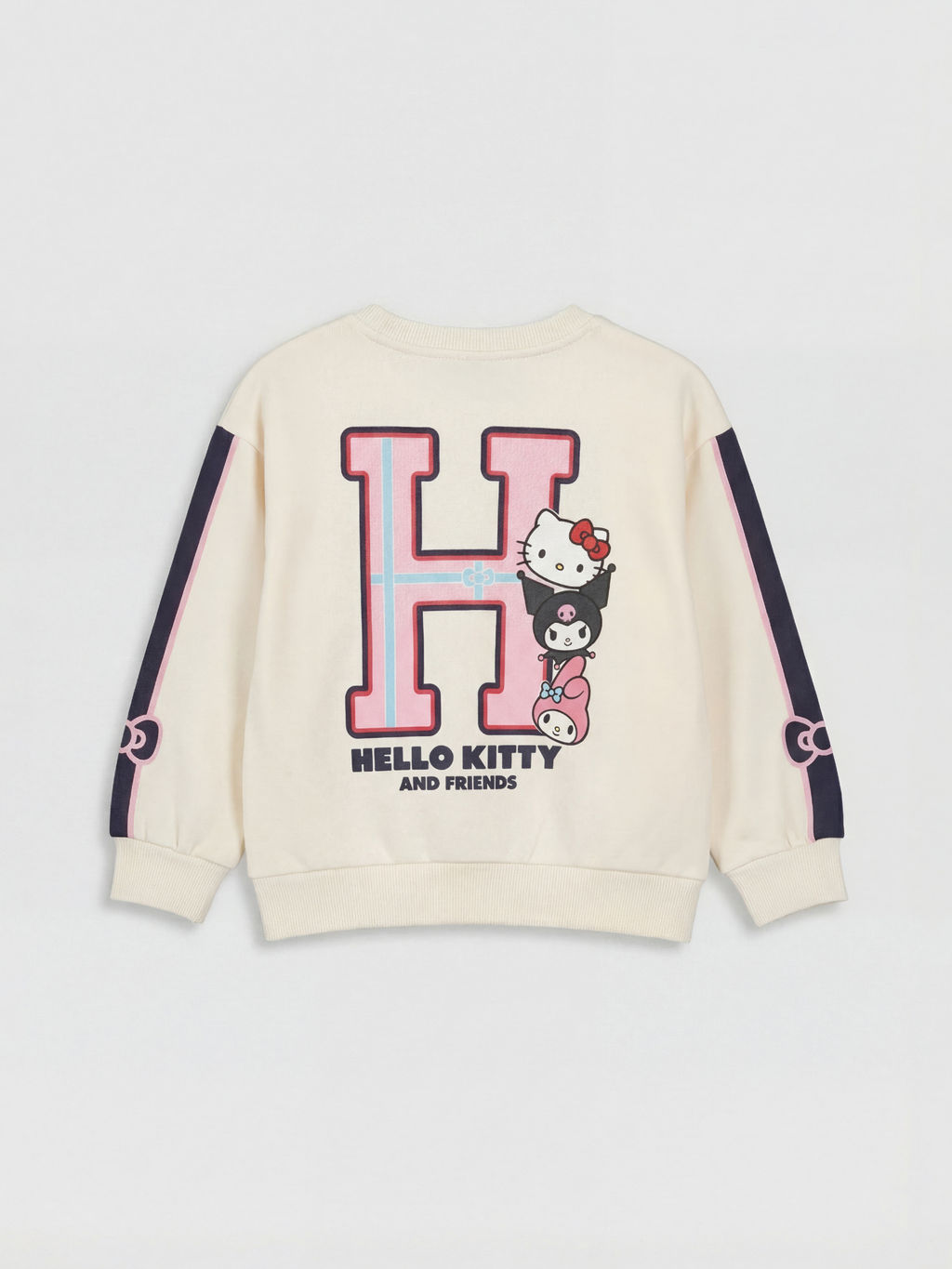 Hello Kitty Lisansl? K?z ?ocuk E?ofman Tak?m?