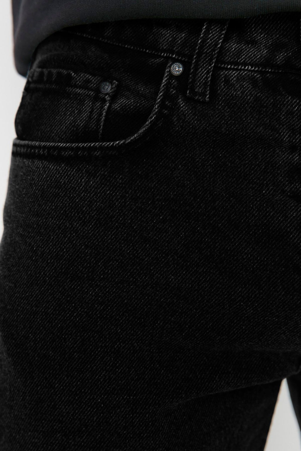 Siyah Smoke Essential Fit Jeans Kot Pantolon TMNAW23JE00104