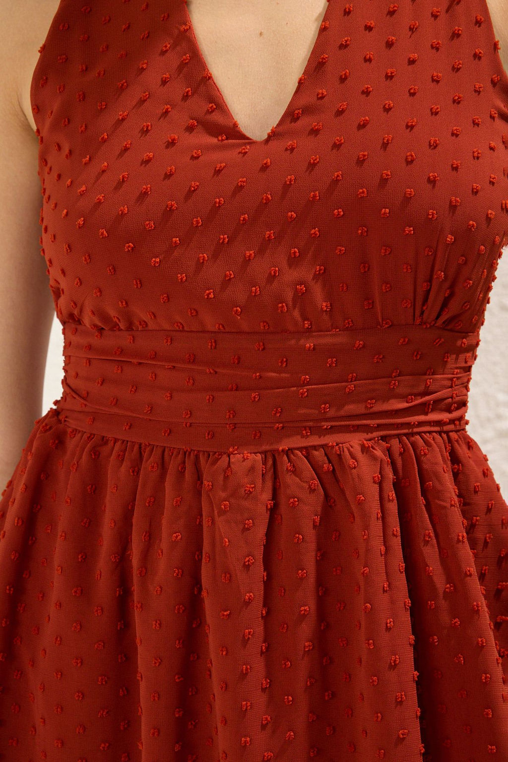 Kiremit Puantiyeli Etegi Belden Ac?lan S?rt Detayl? Mini Dokuma Elbise TWOSS25EL00425