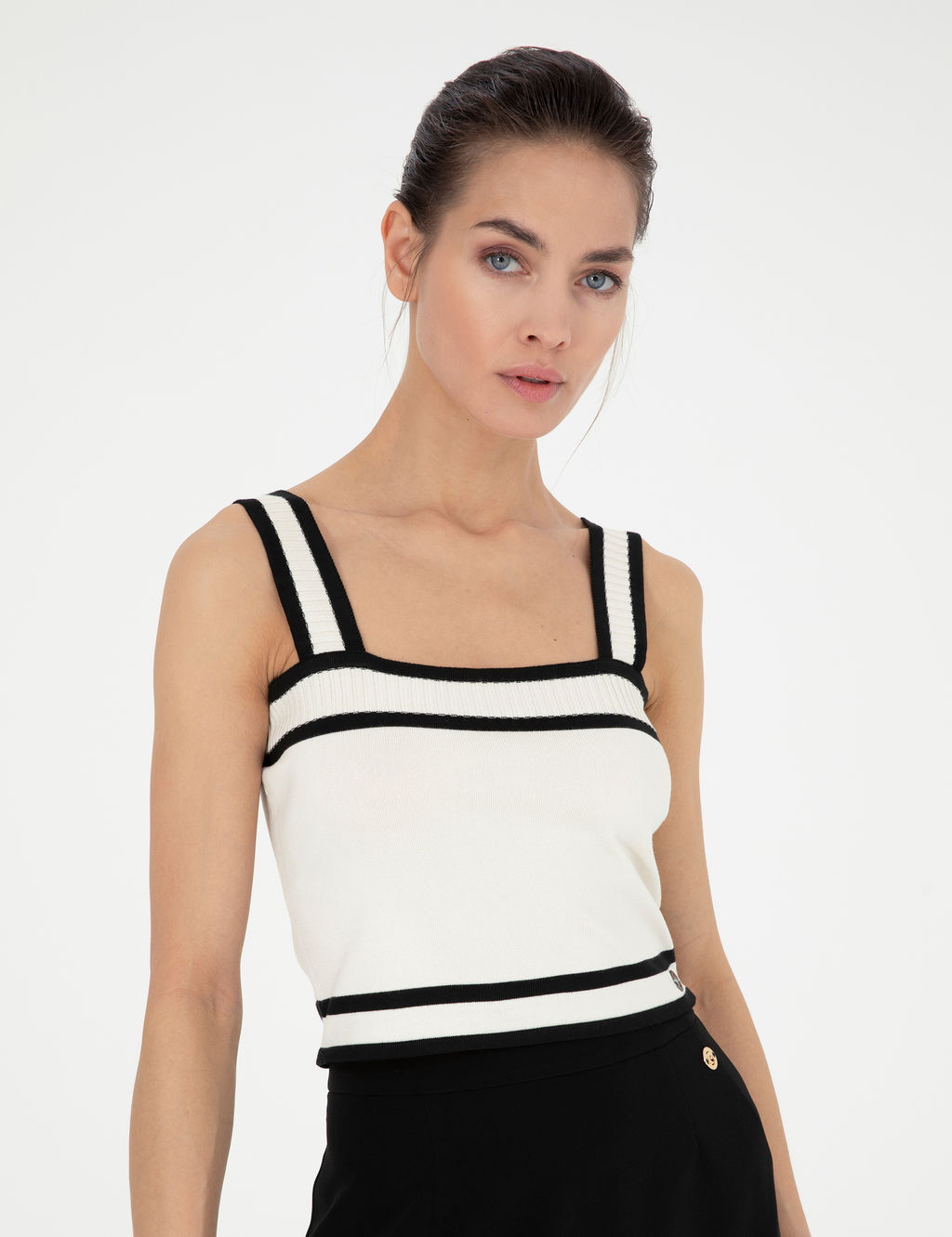Beyaz Crop Top Triko Bluz