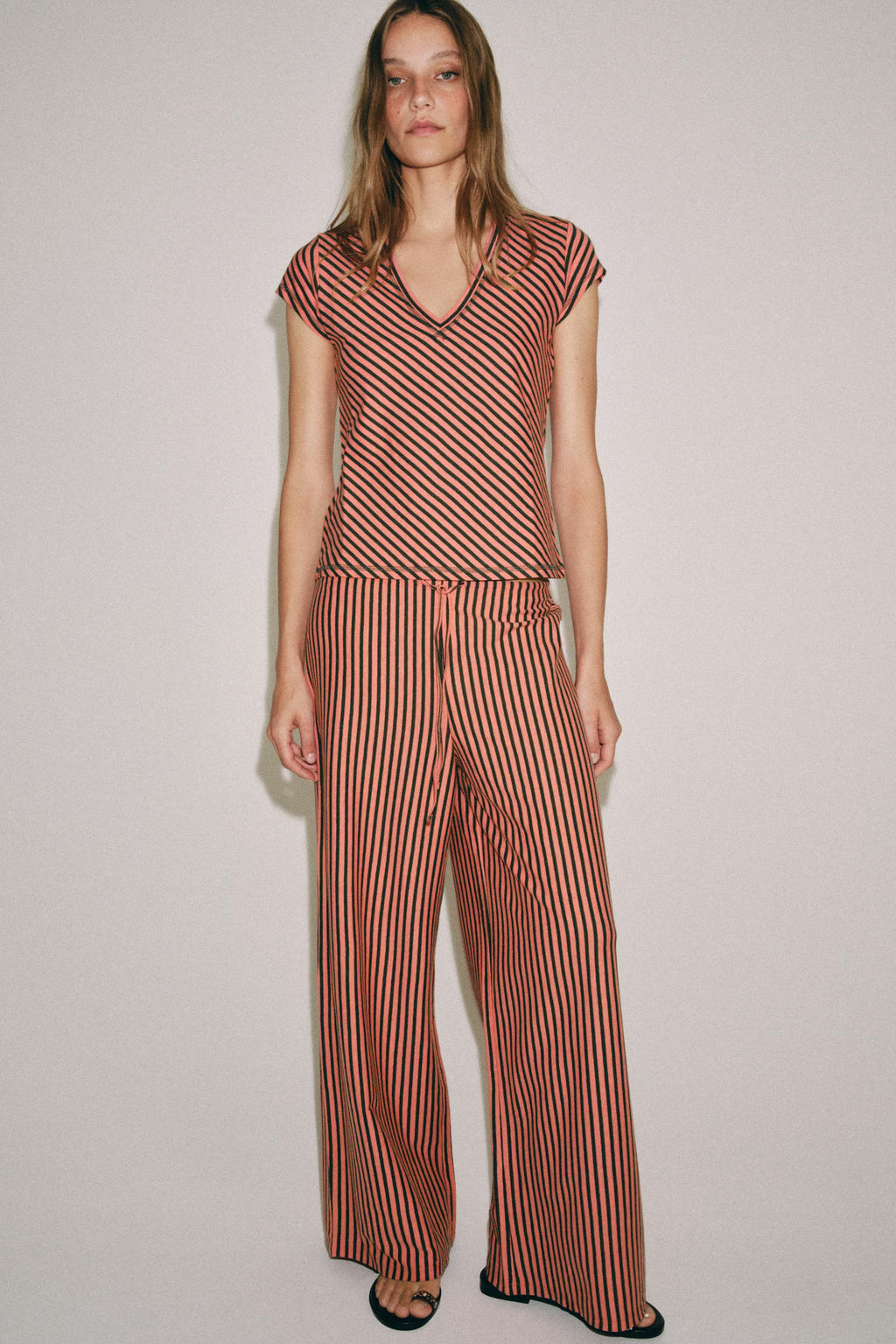 PANTAL?N RAYAS CON LINO / Estampado - Zara фото 2