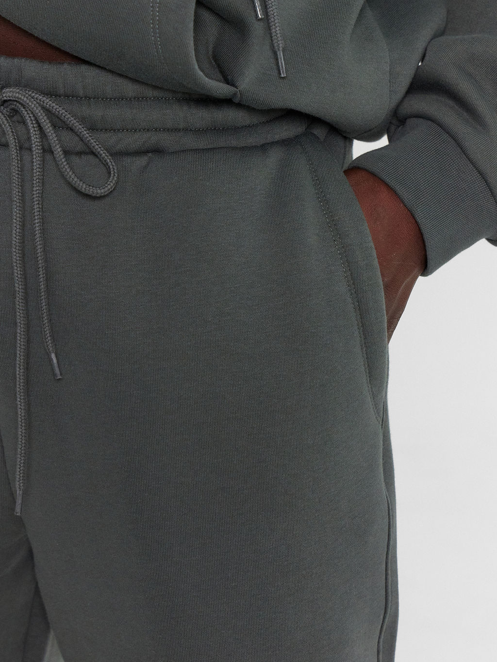 СПОРТИВНЫЙ КОСТЮМ МУЖСКОЙ (ХУДИ И ДЖОГГЕРЫ) темный лес 191027 - Mark formelle фото 7