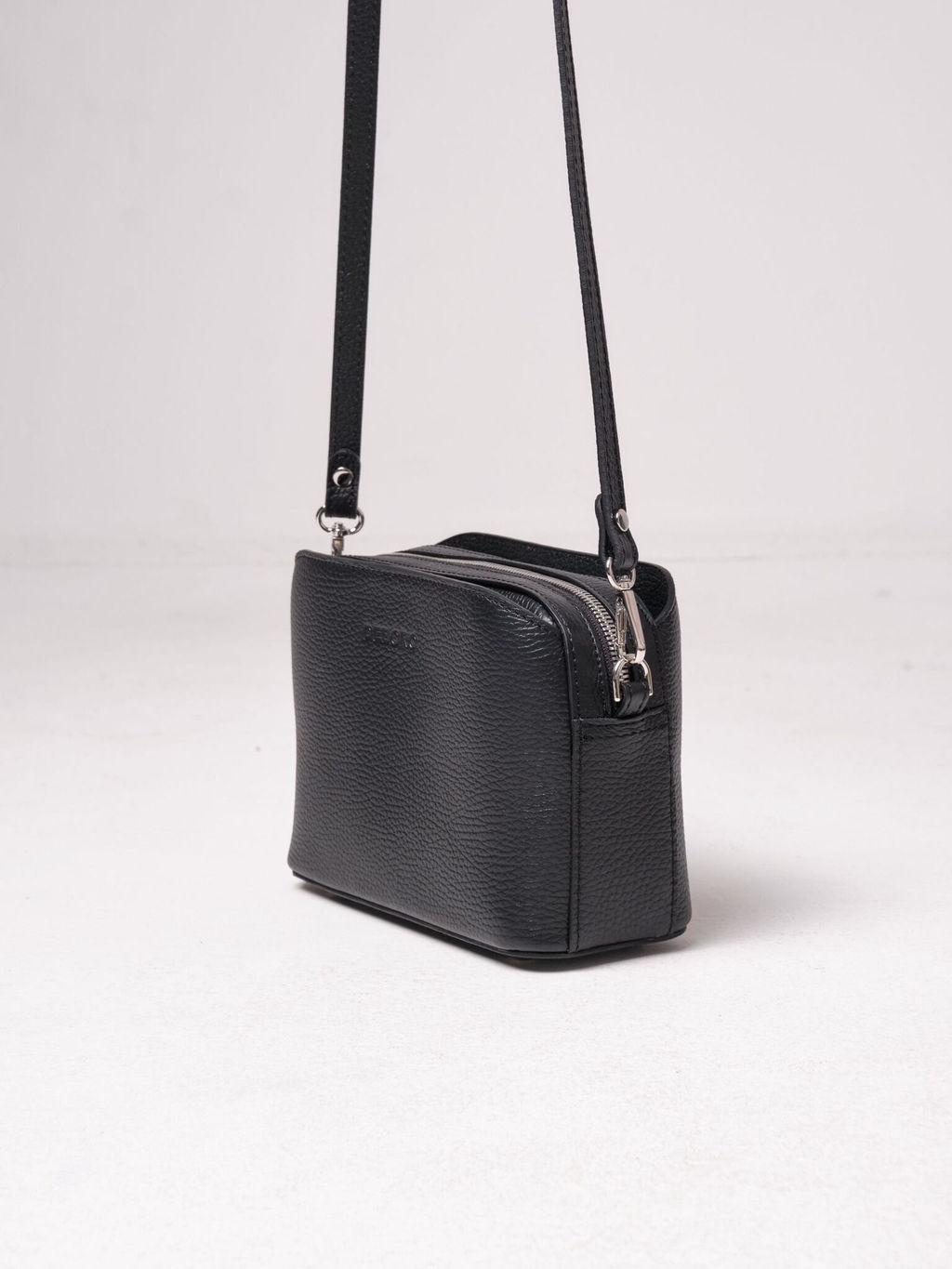 Сумка кожаная на плечо кросс-боди Deboro 30848 черный