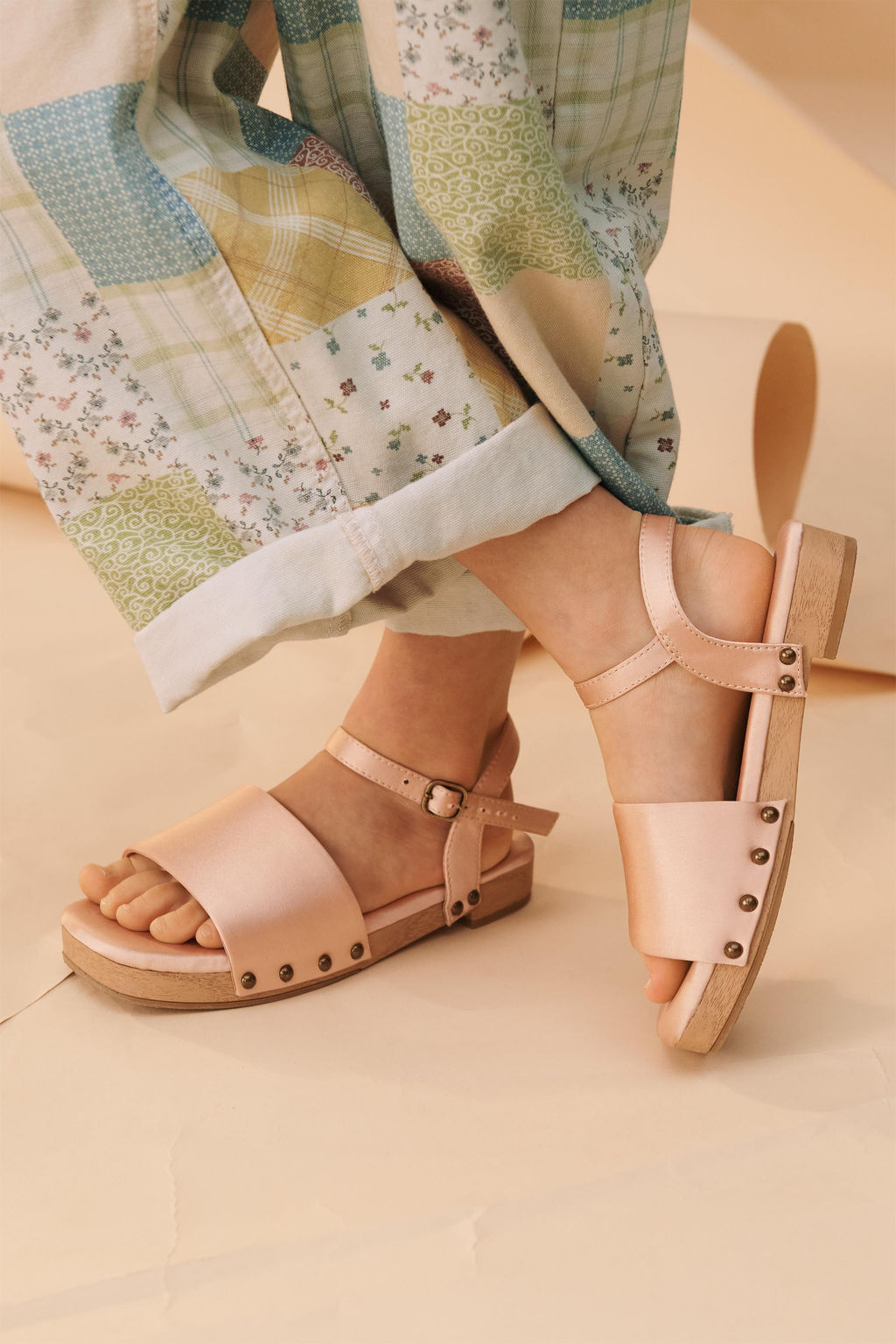 SANDALIA TACHAS LIMITED EDITION / Rosa - Zara фото 4