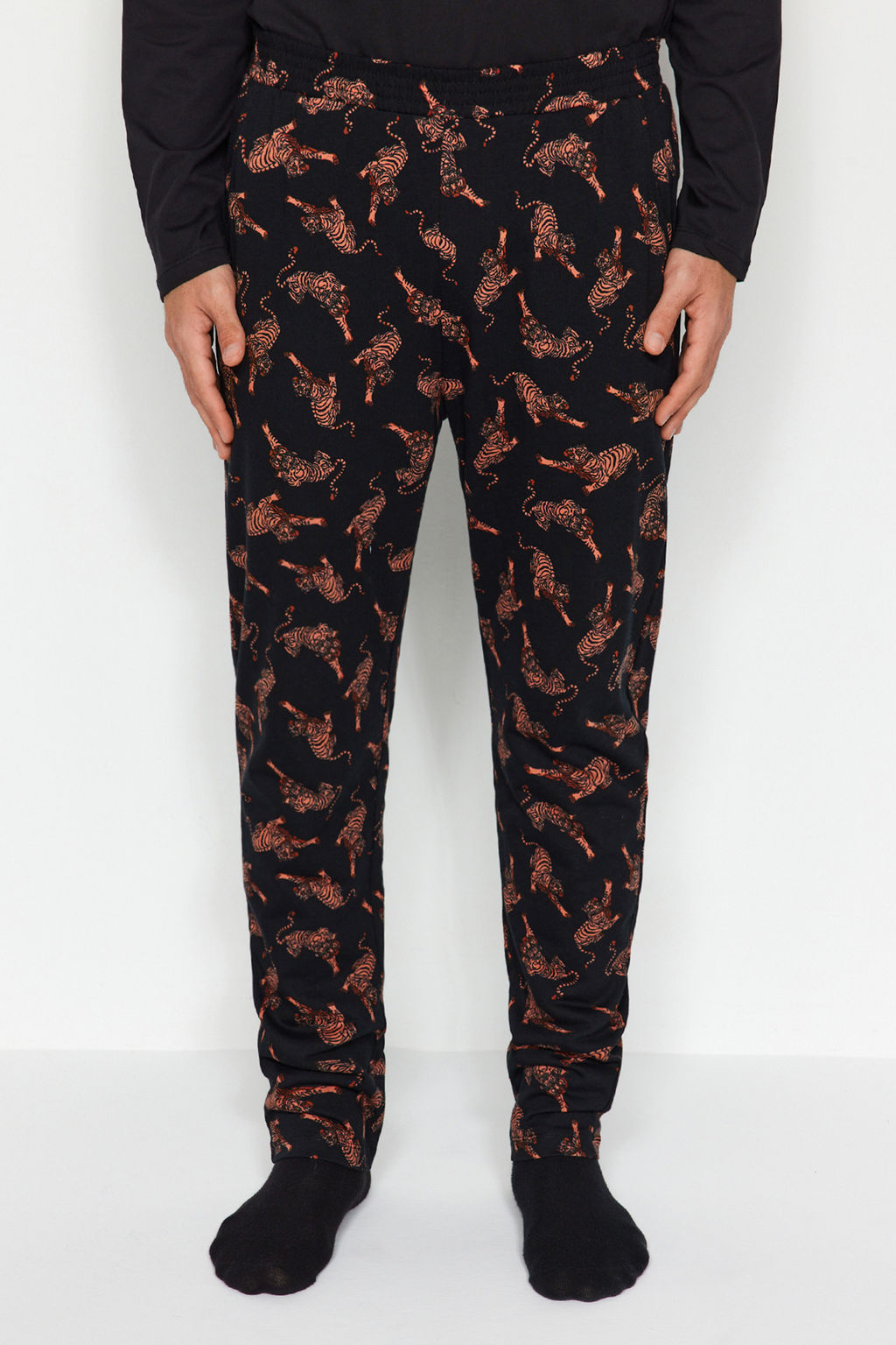 TRENDYOL MAN Siyah Regular Fit Bask?l? Orme %100 Pamuk Pijama Tak?m? TMNAW24PT00010 - Trendyolmilla фото 5