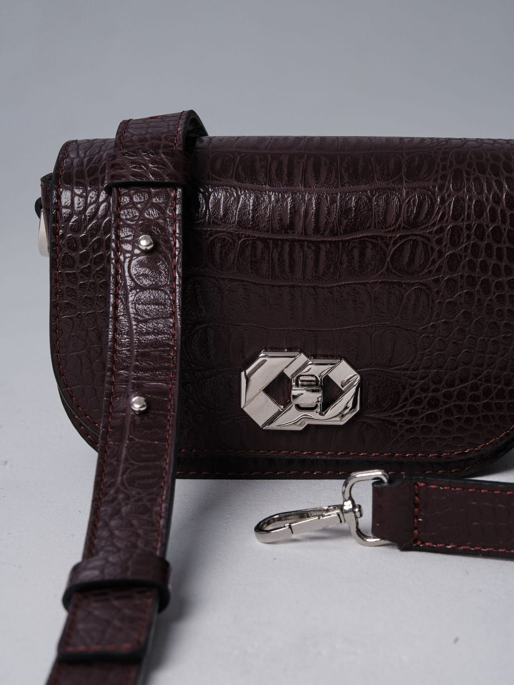 Сумка кожаная кросс-боди Deboro 30879 пурпурный