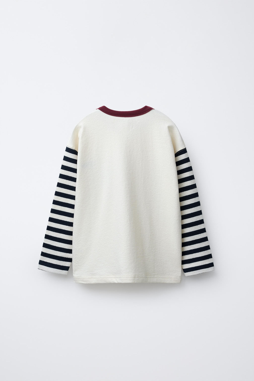 STRIPED SLEEVE STRUCTURE T-SHIRT