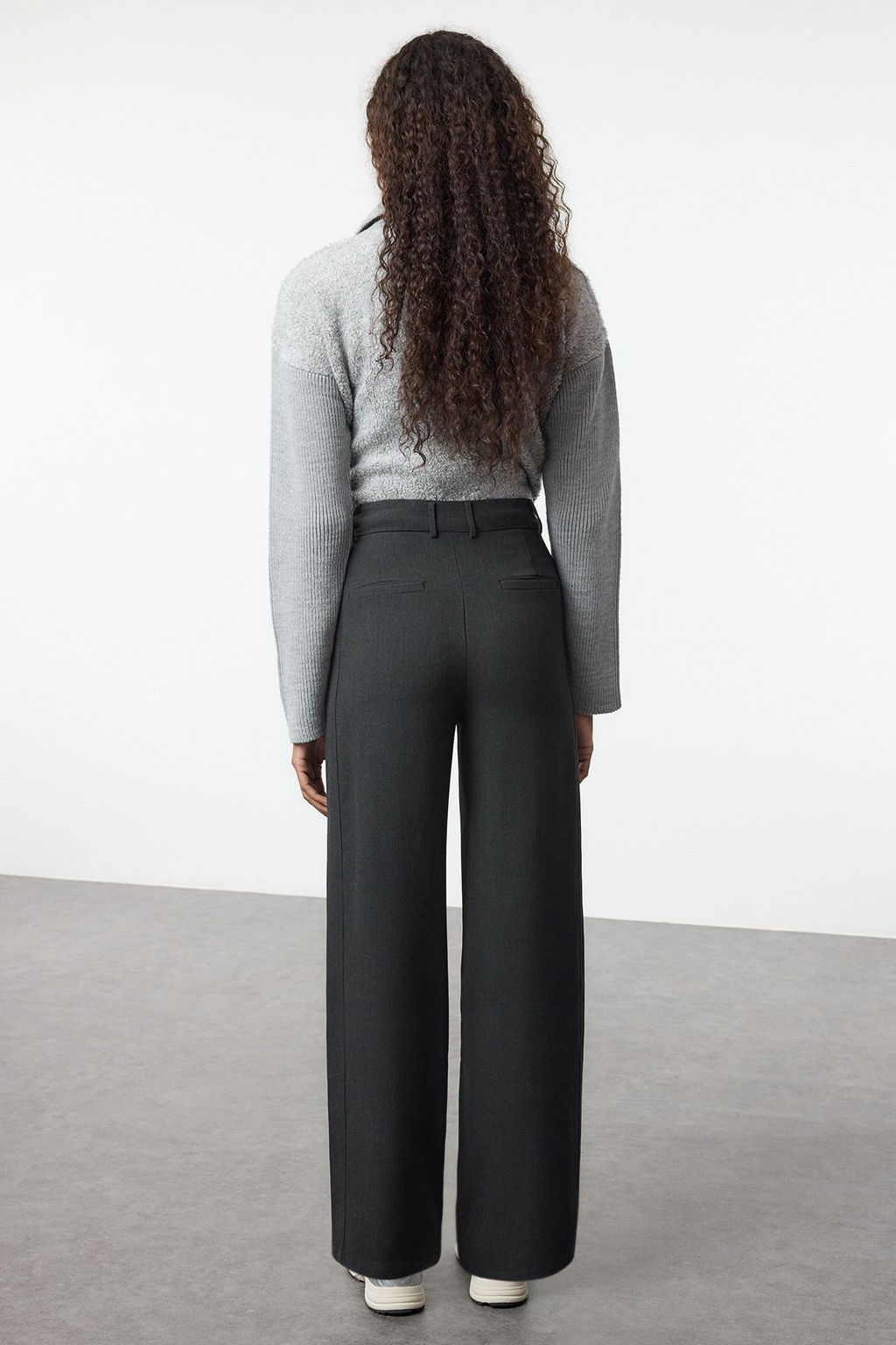 TRENDYOLMILLA Gri Wide Leg Genis Paca Pileli Dokuma Pantolon TWOAW25PL00105  фото 5