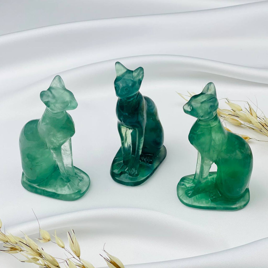 Статуэтка Кошка резная из Флюорита