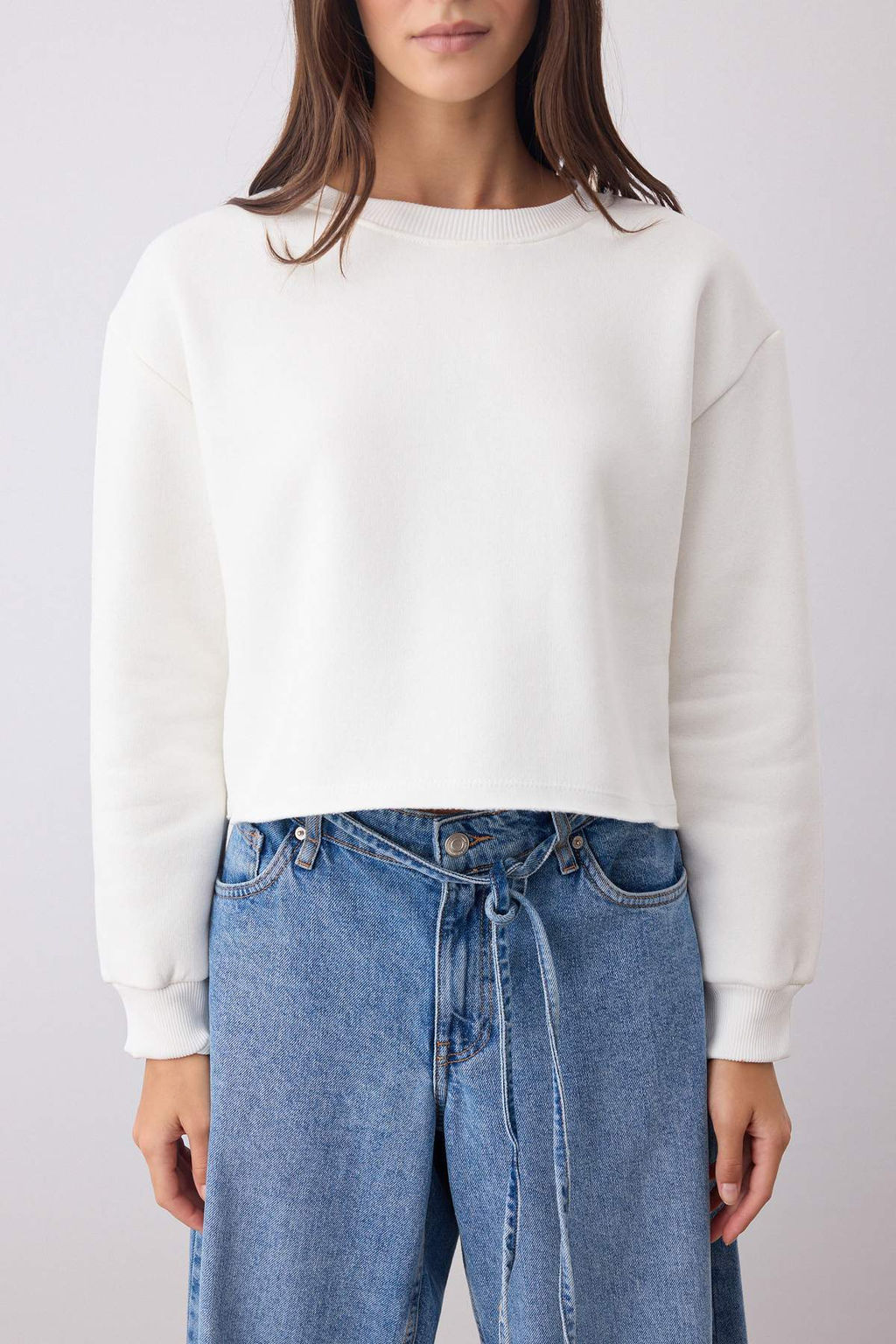 Ekru Kal?n Ici Polarl? Bisiklet Yaka Crop Orme Sweatshirt TWOAW26SW00093 - Trendyolmilla фото 3