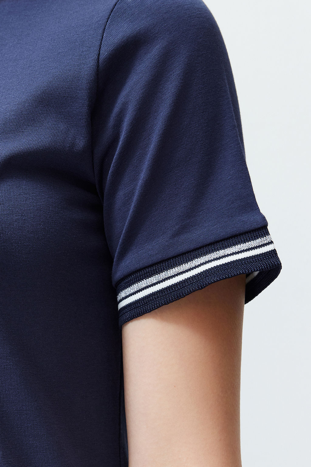 TRENDYOLMILLA Lacivert Triko Bant Detayl? Bisiklet Yaka K?sa Kol Esnek Midi Orme Maxi Elbise TWOSS24EL00121  фото 9