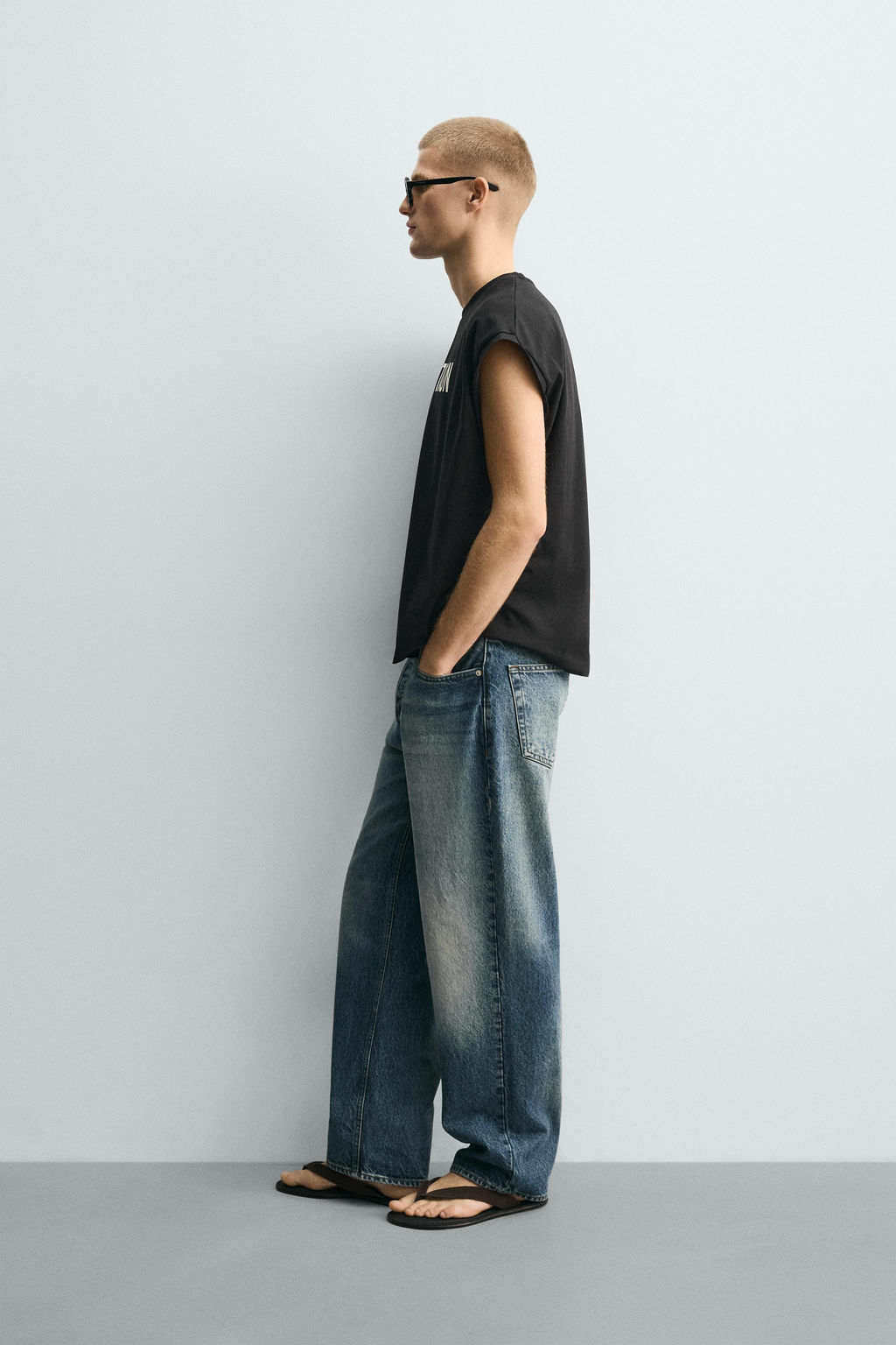 CAMISETA TANK RELAXED FIT TEXTO / Negro