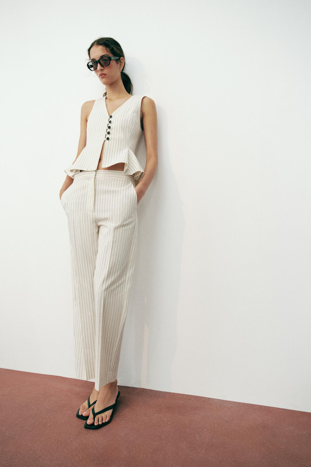 CHALECO RAYAS PEPLUM / Crudo / Negro