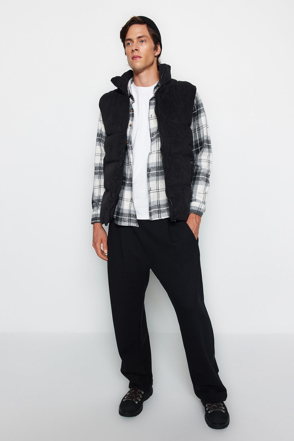 Trendyolmilla Man Siyah Erkek Regular Fit K?sl?k Kadife Yelek TMNAW23YE00013  фото 3