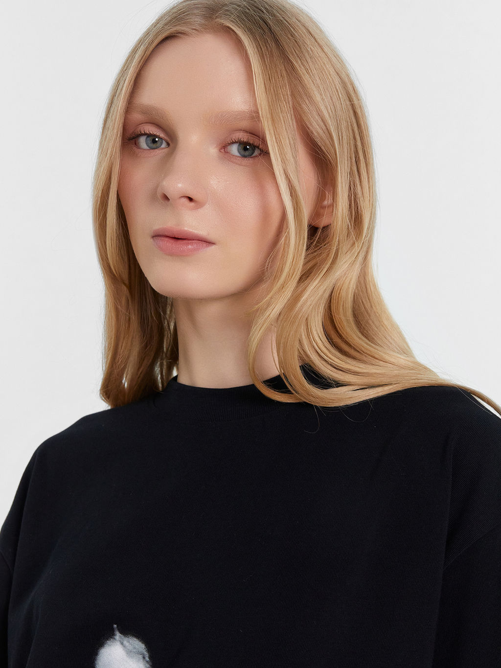 Футболка женская черная с принтом черный +печать5 112961 - Mark formelle фото 5