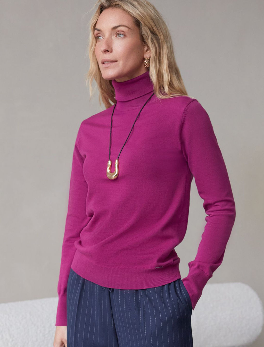 D34.197 Свитер женский пурпурный