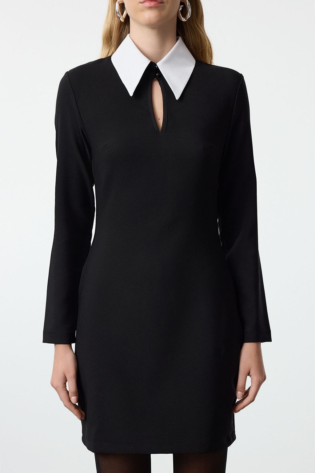 TRENDYOLMILLA Siyah Fitted/Vucuda Oturan Yaka Detayl? Mini Dokuma Elbise TWOAW25EL00263