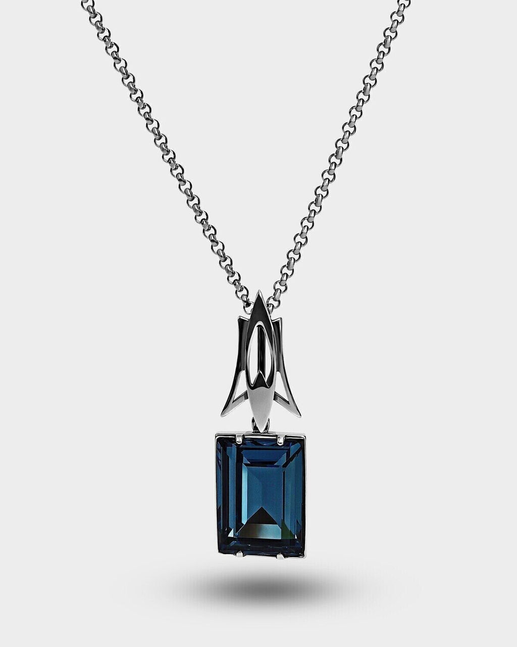 Кулон на цепочке "Бонапарт "