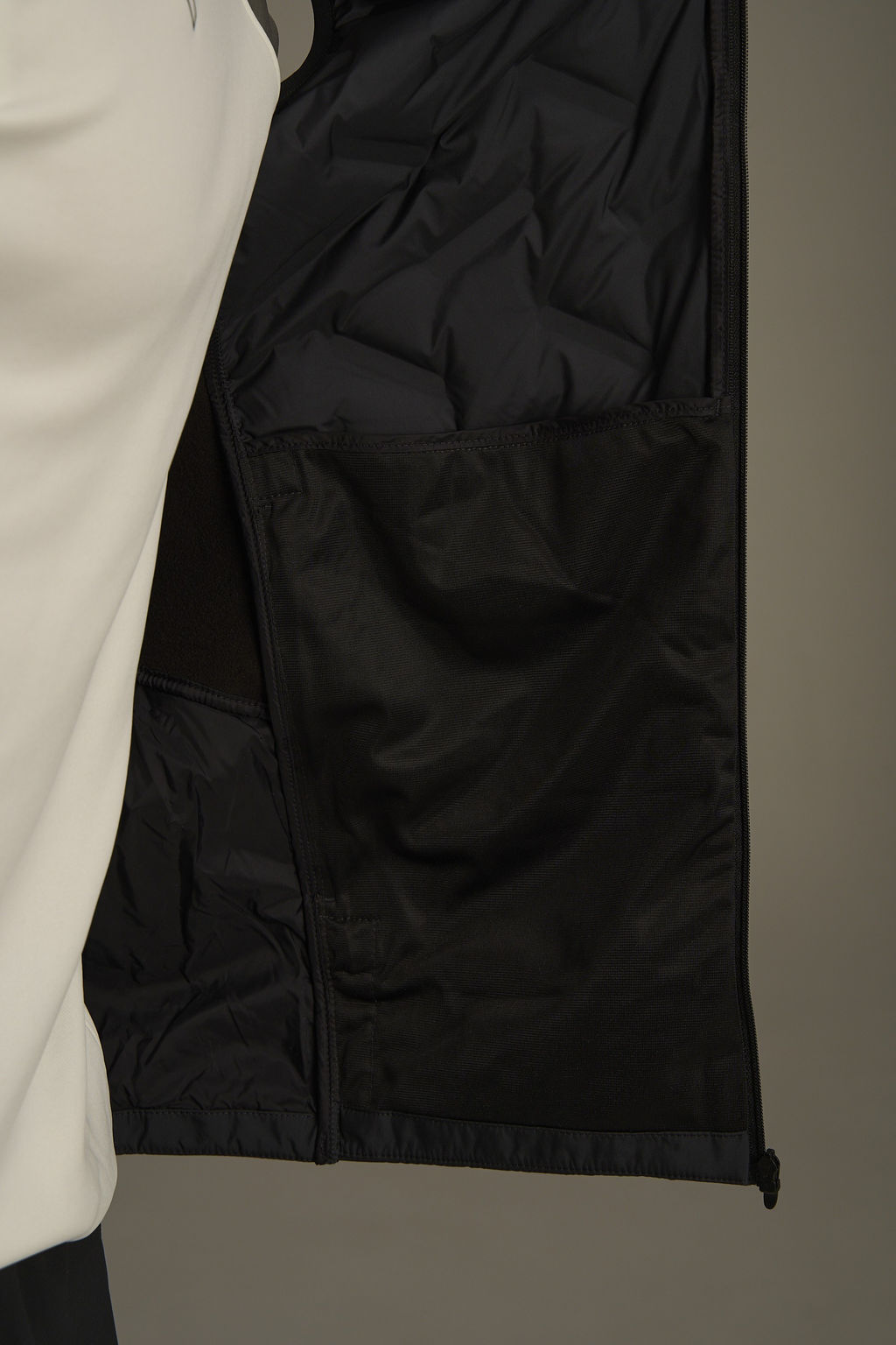 Жилет утепленный комбинированный Черный ANTA RUNNING Fleece Vest