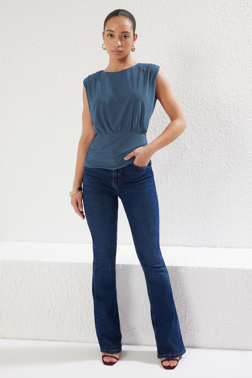 Trendyolmilla Bordo Vatkal? Buzgu/Drape Detayl? S?f?r Kol Belden Oturmal? Dokumlu Orme Bluz TWOSS25BZ00031