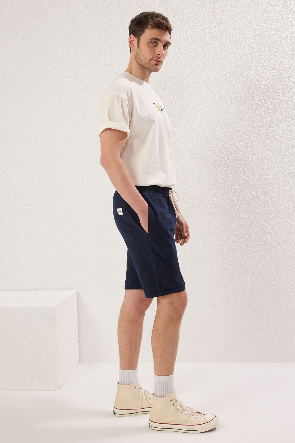 TRENDYOL MAN Ekru Regular Fit Keten Gorunumlu Sort TMNSS23SR00030 - Trendyolmilla фото 2