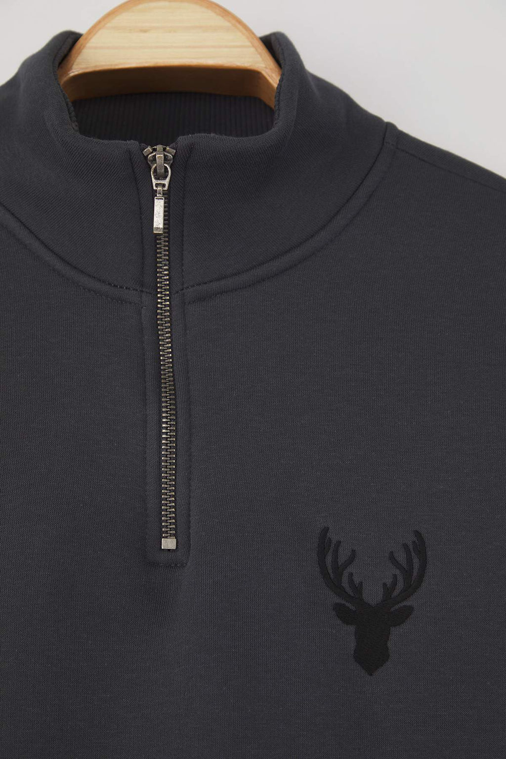 Antrasit Regular/Normal Kesim Dik Yaka Fermuarl? Pamuklu Geyik Nak?s Sweatshirt TMNAW24SW00041