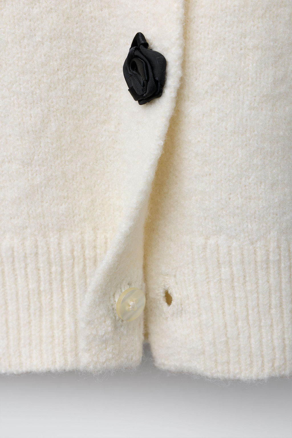 CARDIGAN WITH SATIN FLORAL BUTTONS - Zara фото 4