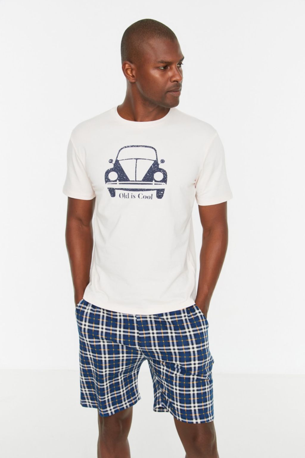 TRENDYOL MAN Bej %100 Pamuk Regular Fit Bask? Detayl? Sortlu Pijama Tak?m? THMSS21PT0329