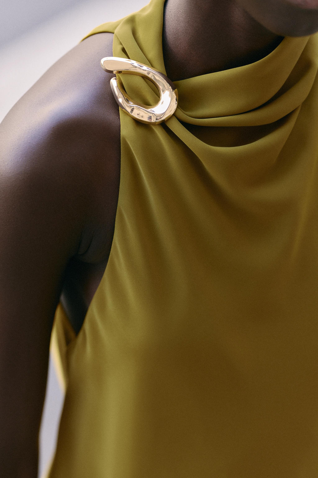 HALTER TOP WITH HARDWARE - Zara фото 4
