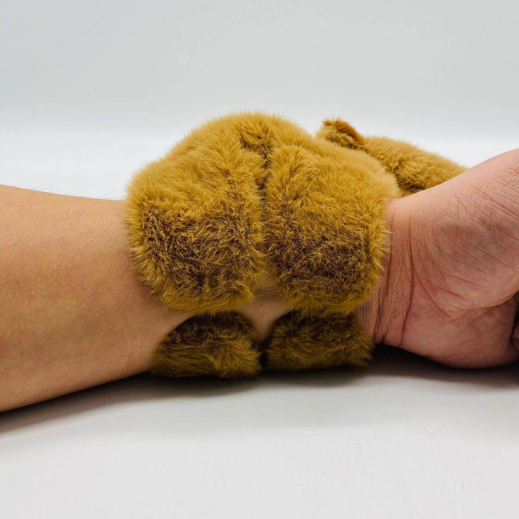 Мягкая игрушка Капибара браслет 20 см - Storyland фото 5